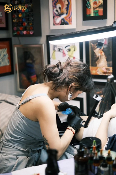 Bagia Tattoo tạo được ấn tượng với khách hàng nhờ dịch vụ xăm màu da chuyên nghiệp