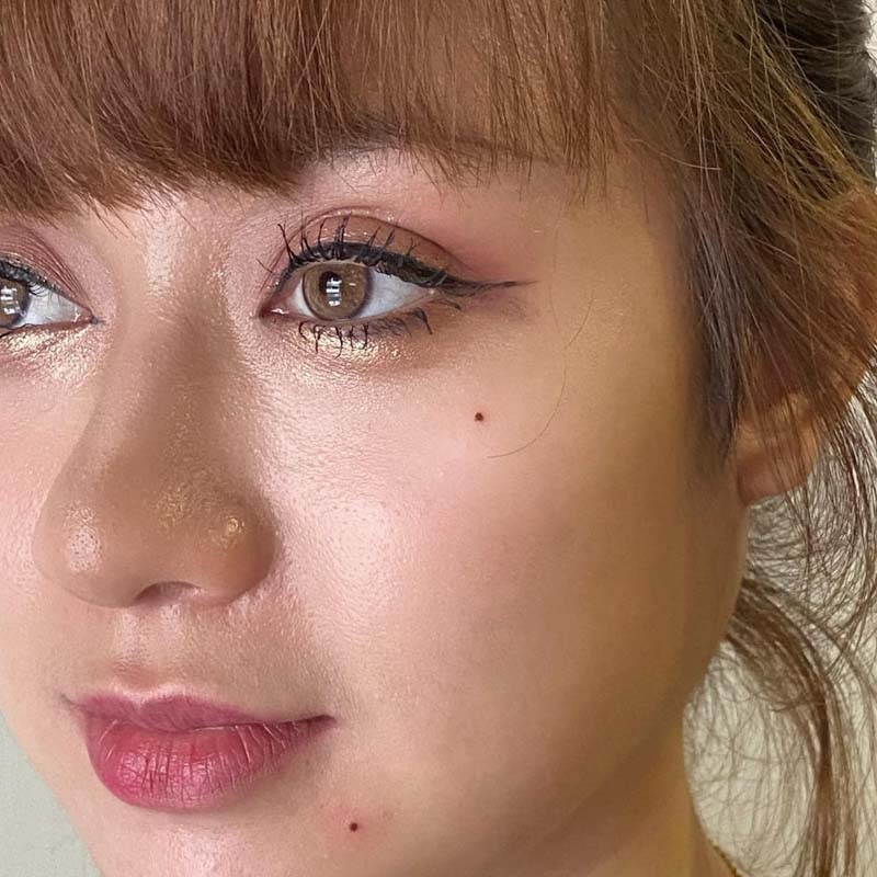 ăm nốt ruồi son hai bên má giúp tăng vận đào hoa và tạo vẻ duyên dáng cho nữ