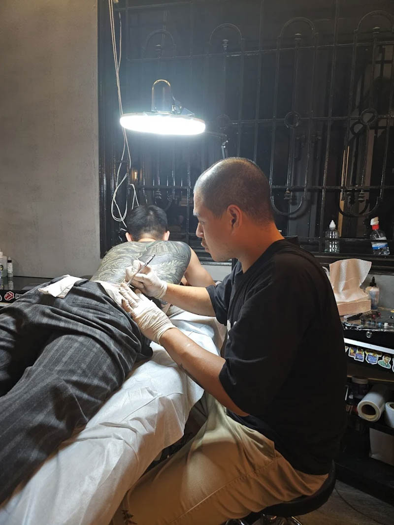 Không gian làm việc tại Era Tattoo theo phong cách xăm chân dung hiện đại
