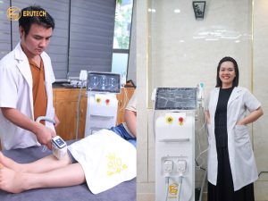 Khách hàng thực hiện liệu trình tại địa chỉ triệt lông chân uy tín bằng máy công nghệ cao Erutech của thẩm mỹ Rio.