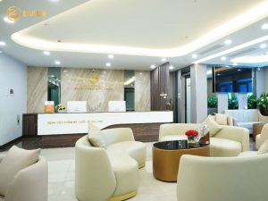 Không gian sảnh chờ sang trọng tại Bệnh viện Thẩm mỹ Thu Cúc, một địa chỉ triệt lông chân uy tín được khách hàng tin chọn.