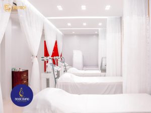 Không gian phòng dịch vụ tiện nghi tại Ngọc Dung Beauty Center, địa chỉ triệt lông lưng uy tín, đảm bảo vô trùng.