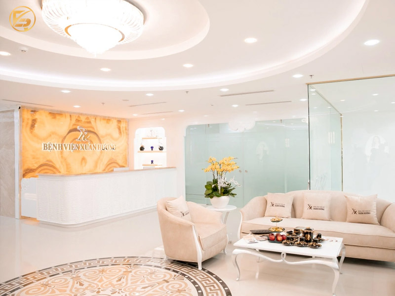 Không gian sảnh đón tiếp sang trọng tại bệnh viện thẩm mỹ Xuân Hương là địa chỉ phun môi cam sữa uy tín.