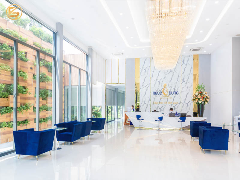Không gian sảnh đón tiếp sang trọng tại địa chỉ triệt lông mày Ngọc Dung Beauty Center.