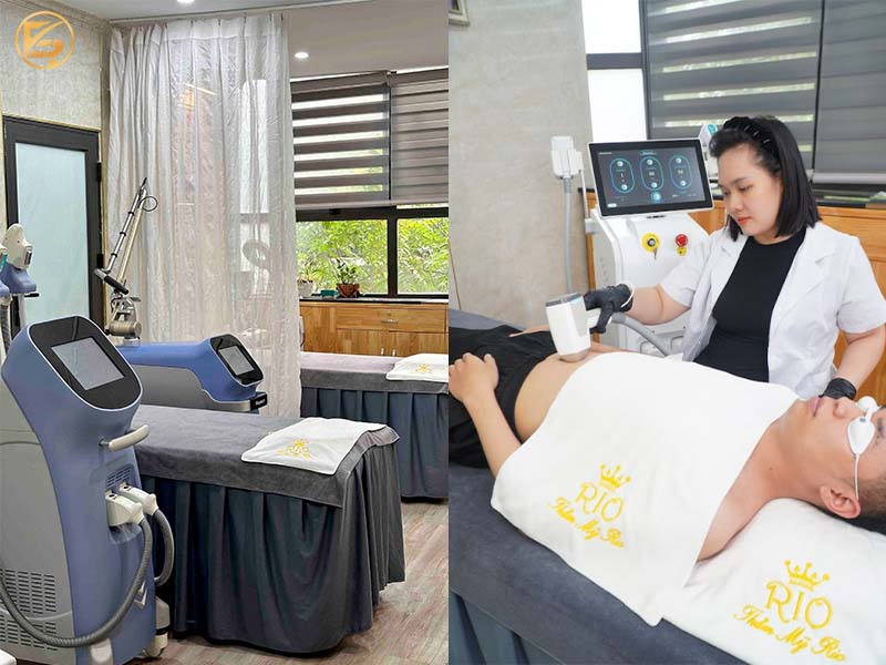 Chuyên viên đang thực hiện kiểm tra triệt lông mông tại địa chỉ triệt lông mông Thẩm Mỹ Rio