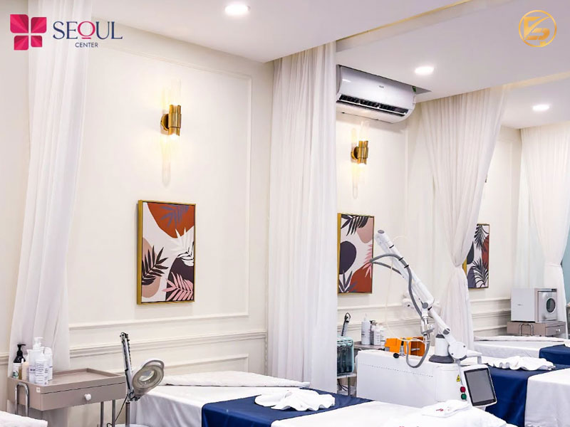 Cơ sở mặt tiền của thẩm mỹ Seoul Center với biển hiệu lớn, khang trang và dễ nhận diện.