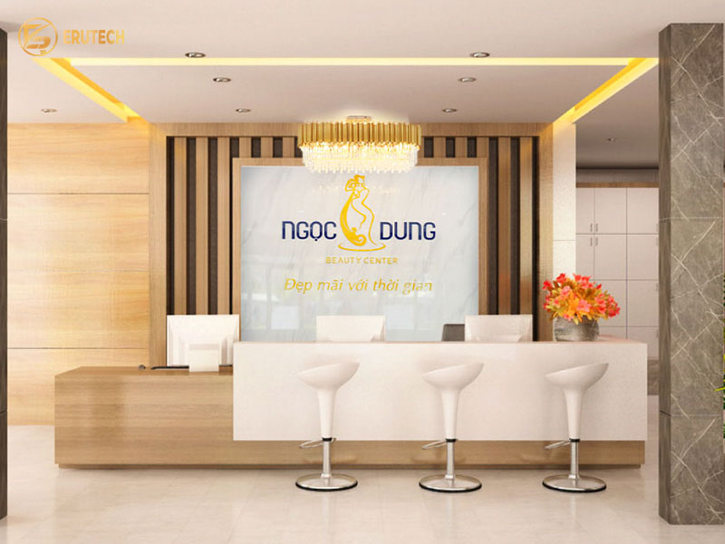 Sảnh quầy lễ tân Thẩm mỹ viện Ngọc Dung là địa chỉ triệt lông nữ uy tín với công nghệ cao từ Erutech.