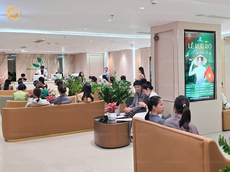 Không gian sảnh chờ mang phong cách hoàng gia, rộng rãi và tiện nghi tại Thu Cúc