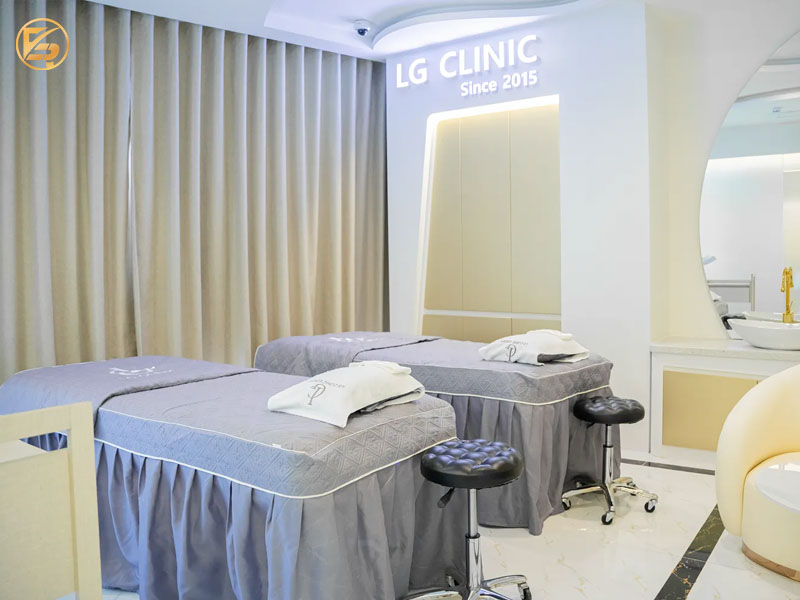Không gian sảnh của cơ sở LG Clinic với thiết kế màu sắc tươi sáng, trẻ trung