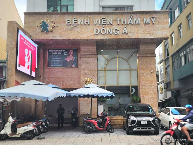 Khu vực mặt tiền khang trang, dễ nhận diện của một chi nhánh thuộc Thẩm mỹ viện Đông Á.