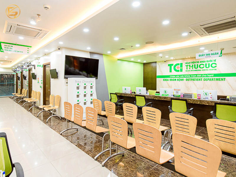 Sảnh chờ và quầy thu ngân hiện đại rộng rãi tại Bệnh viện Đa khoa Quốc tế Thu Cúc - địa chỉ trị nám đáng tin cậy