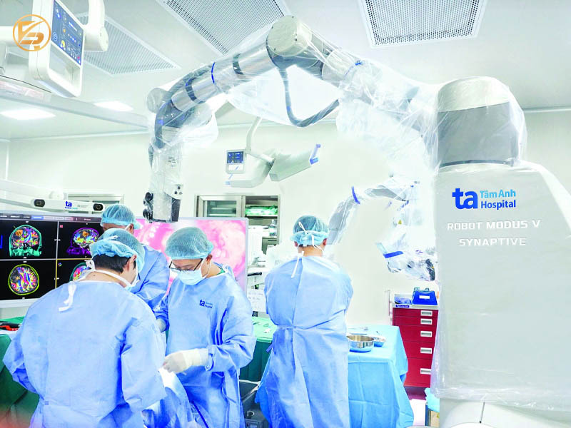 Hệ thống thiết bị robot vi phẫu hiện đại tại Bệnh viện Tâm Anh – địa chỉ giãn mao mạch và bệnh lý mạch máu