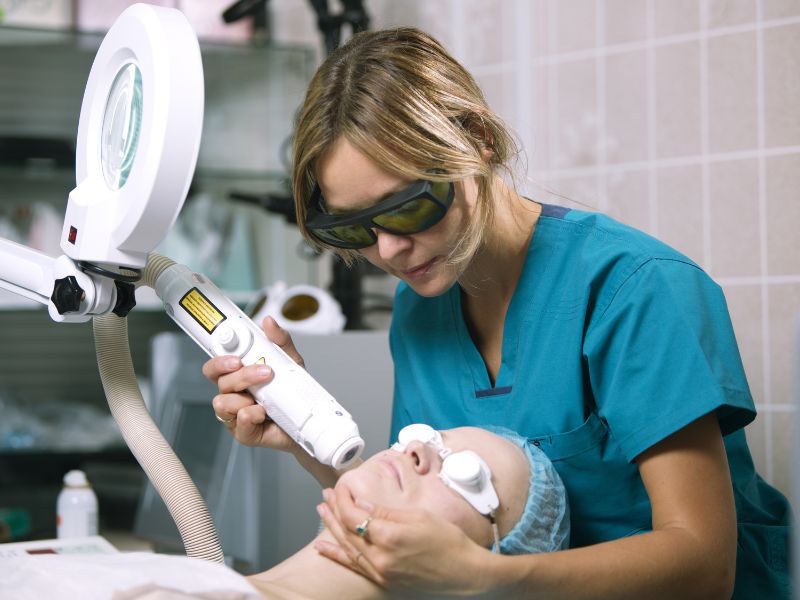 Laser picosure giúp da phục hồi nhanh, giảm tác động vào vùng da xung quanh